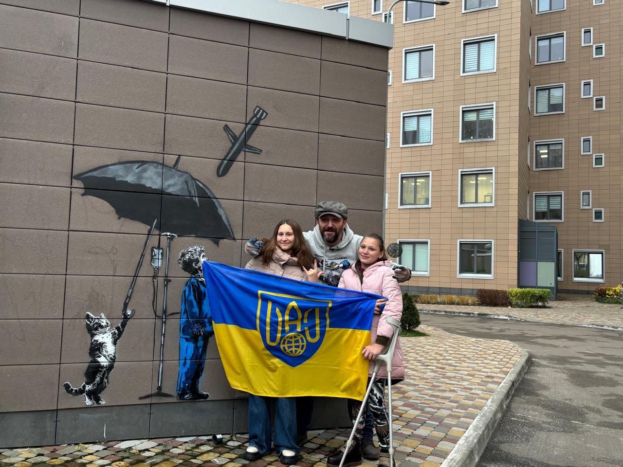 Андрій Єрмоленко разом з пацієнтками 